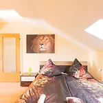 Apartment - 3-bedroom Luxury: Central & Spacious In & Big Tv And Kitchen - *