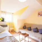 - 3-bedroom Luxury: Central & Spacious In & Big Tv And Kitchen - *