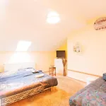 - 3-bedroom Luxury: Central & Spacious In & Big Tv And Kitchen - * Duisburg