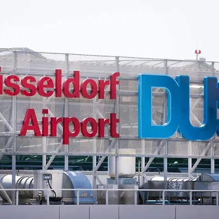 - 3-bedroom Luxury: Central & Spacious In & Big Tv And Kitchen - 아파트 뒤스부르크