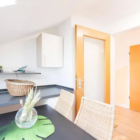 - 3-bedroom Luxury: Central & Spacious In & Big Tv And Kitchen - Apartamento Duisburg
