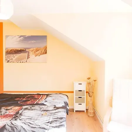 - 3-bedroom Luxury: Central & Spacious In & Big Tv And Kitchen - Apartamento Duisburg