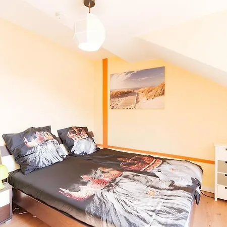 - 3-bedroom Luxury: Central & Spacious In & Big Tv And Kitchen - 아파트