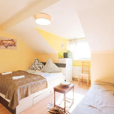 - 3-bedroom Luxury: Central & Spacious In & Big Tv And Kitchen - 아파트