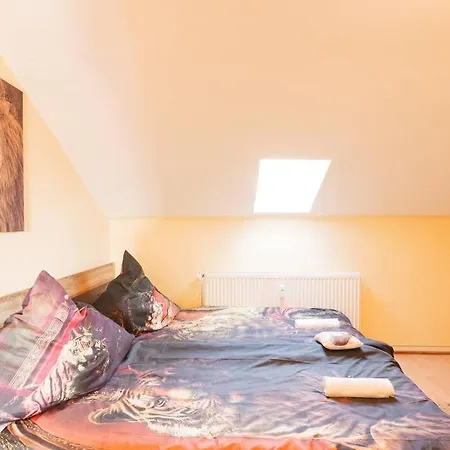 - 3-bedroom Luxury: Central & Spacious In & Big Tv And Kitchen -