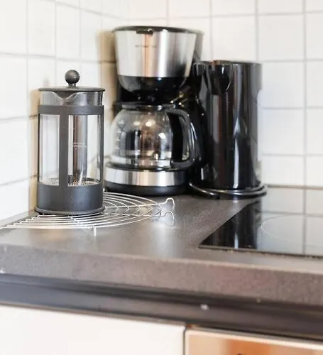 - 3-bedroom Luxury: Central & Spacious In & Big Tv And Kitchen - Duisburg