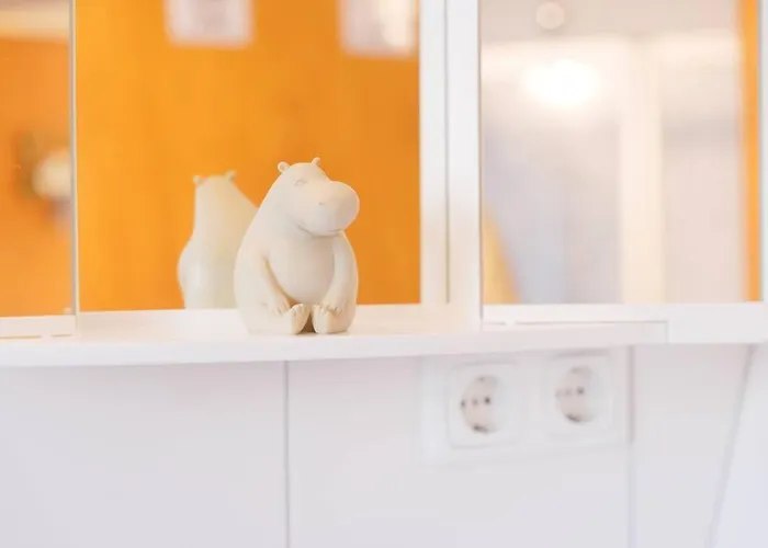 - 3-bedroom Luxury: Central & Spacious In & Big Tv And Kitchen - *