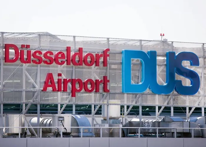 - 3-bedroom Luxury: Central & Spacious In & Big Tv And Kitchen - 아파트 뒤스부르크