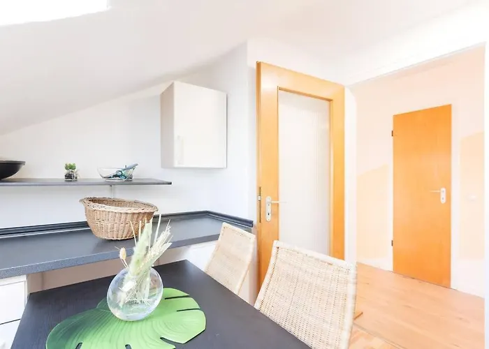 - 3-bedroom Luxury: Central & Spacious In & Big Tv And Kitchen - Lejlighed Duisburg