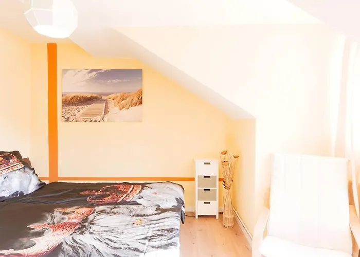 - 3-bedroom Luxury: Central & Spacious In & Big Tv And Kitchen - 아파트 뒤스부르크