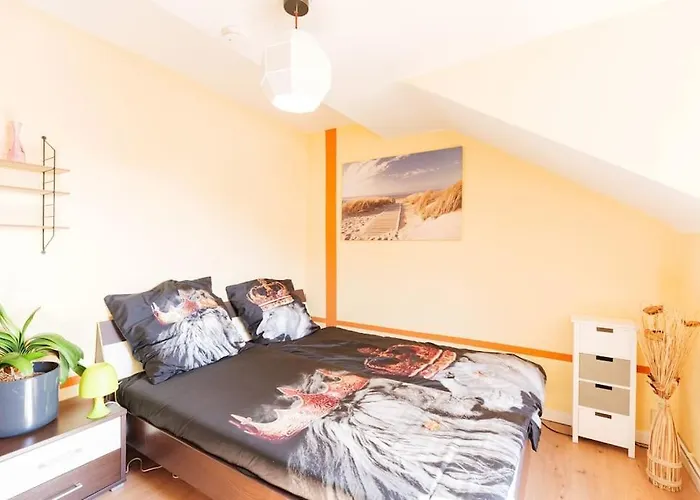 - 3-bedroom Luxury: Central & Spacious In & Big Tv And Kitchen - Lejlighed