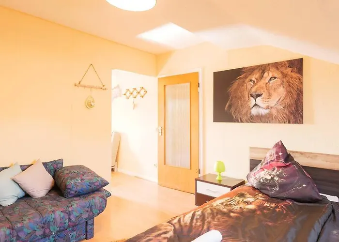 Lejlighed - 3-bedroom Luxury: Central & Spacious In & Big Tv And Kitchen - Duisburg