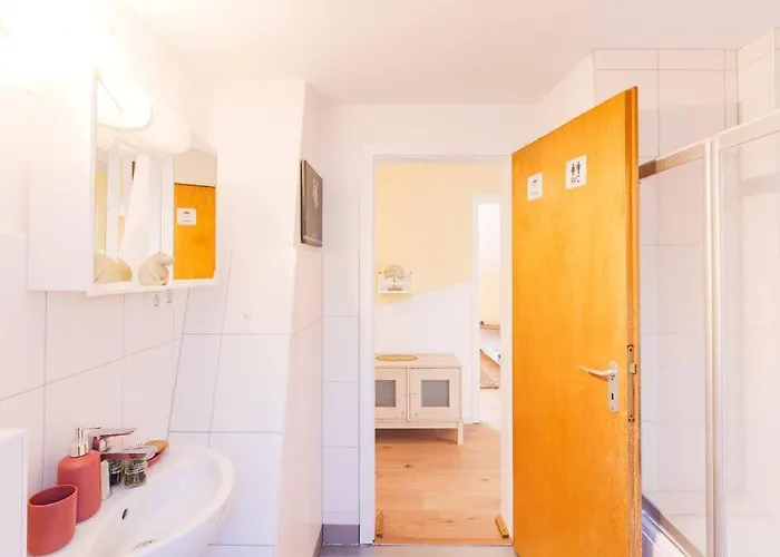 - 3-bedroom Luxury: Central & Spacious In & Big Tv And Kitchen - * 뒤스부르크