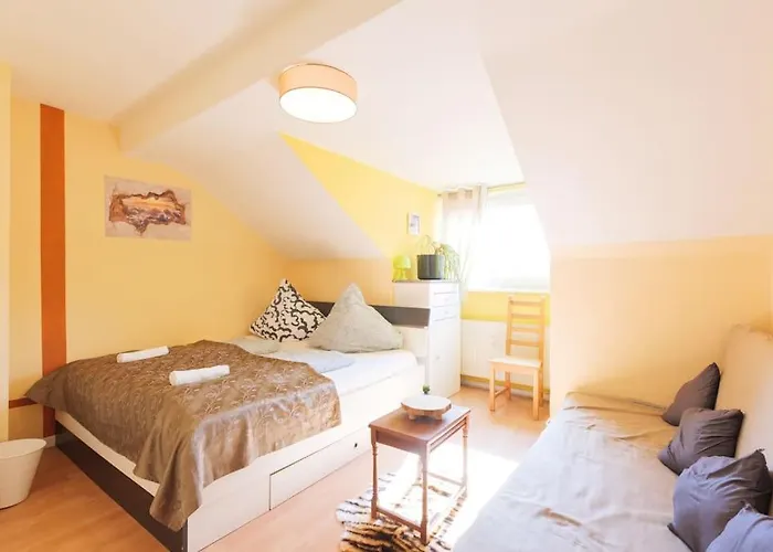 - 3-bedroom Luxury: Central & Spacious In & Big Tv And Kitchen - 아파트