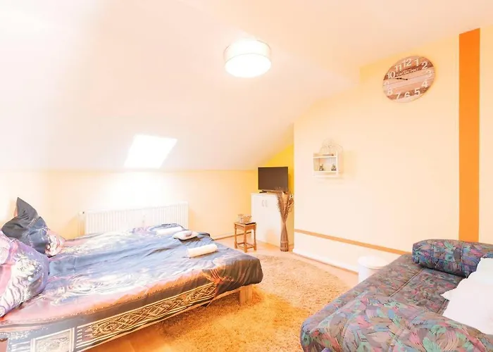 - 3-bedroom Luxury: Central & Spacious In & Big Tv And Kitchen - * 뒤스부르크