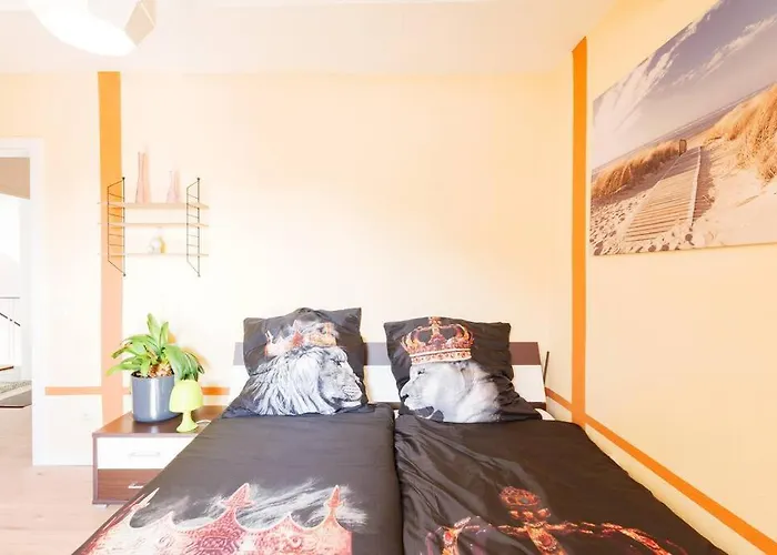 - 3-bedroom Luxury: Central & Spacious In & Big Tv And Kitchen - Lejlighed Duisburg