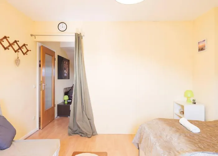 아파트 - 3-bedroom Luxury: Central & Spacious In & Big Tv And Kitchen - 뒤스부르크